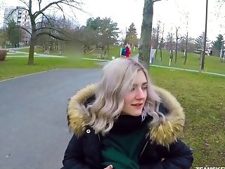 Picked Up Outdoors Chick Eva Elfie Gives A Stranger A Good Suck Off
